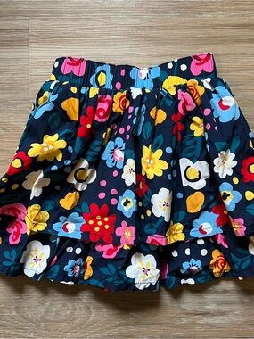 Hannah Andersson Girls Floral Tiered Skirt in Navy with Bright Blooms 6 7